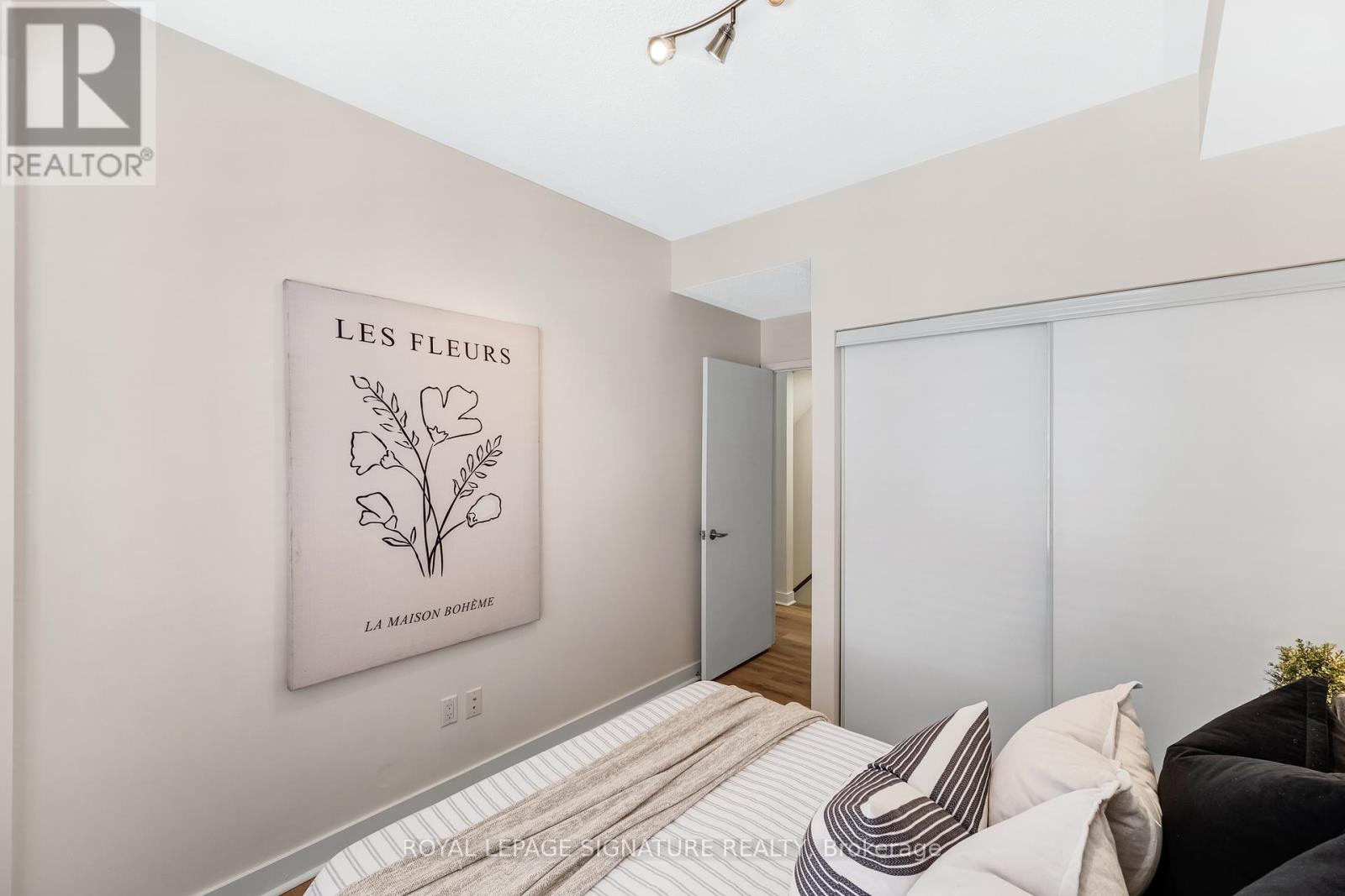 2 - 1398 Bloor Street W, Toronto, Ontario  M6P 4H6 - Photo 22 - W12819478