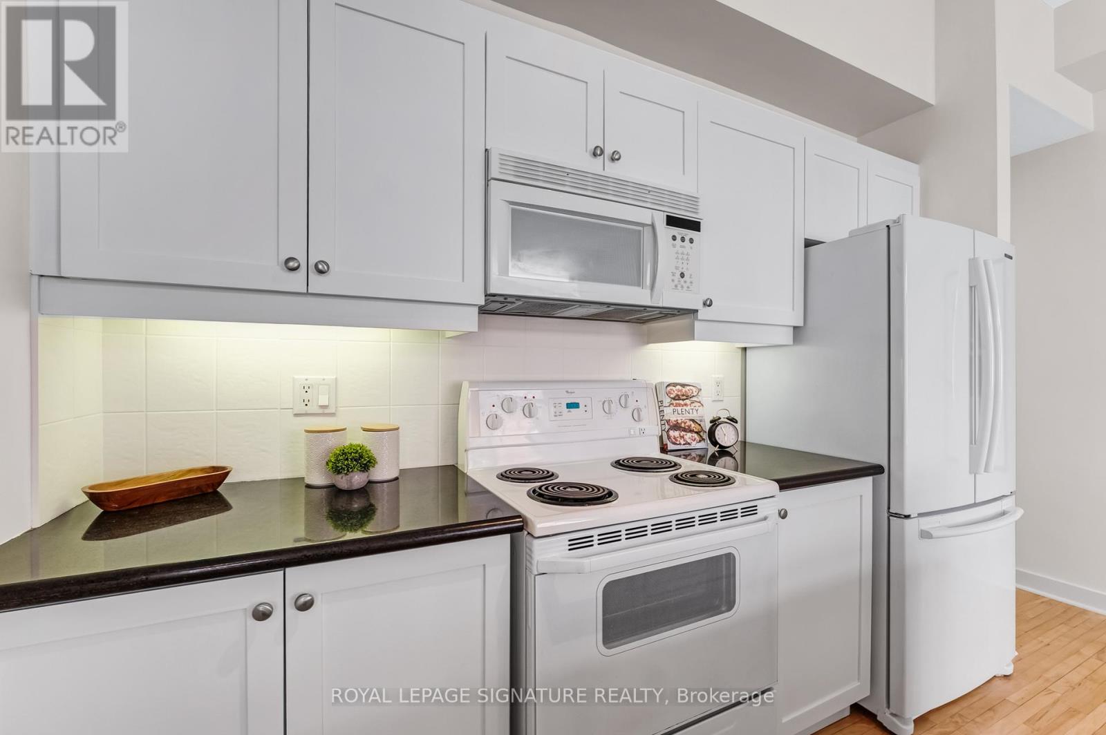 2 - 1398 Bloor Street W, Toronto, Ontario  M6P 4H6 - Photo 6 - W12819478