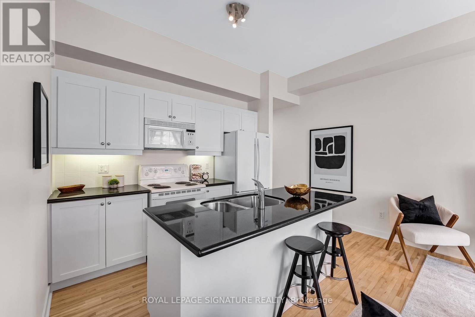 2 - 1398 Bloor Street W, Toronto, Ontario  M6P 4H6 - Photo 9 - W12819478