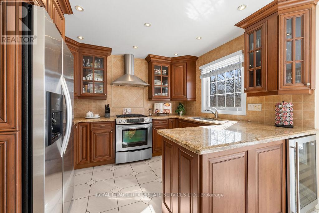 1150 Creekside Drive, Oakville, Ontario  L6H 4Z4 - Photo 10 - W12819488