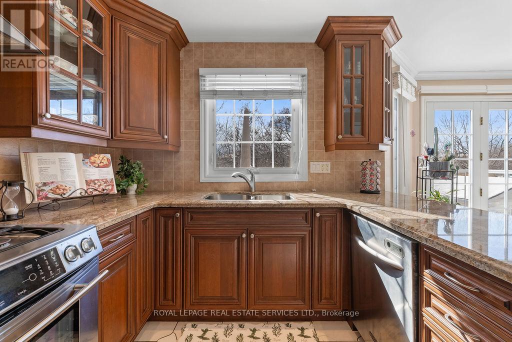 1150 Creekside Drive, Oakville, Ontario  L6H 4Z4 - Photo 11 - W12819488