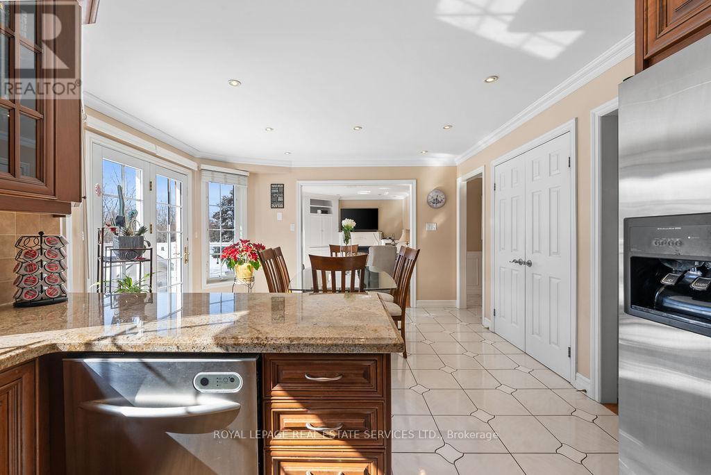 1150 Creekside Drive, Oakville, Ontario  L6H 4Z4 - Photo 12 - W12819488