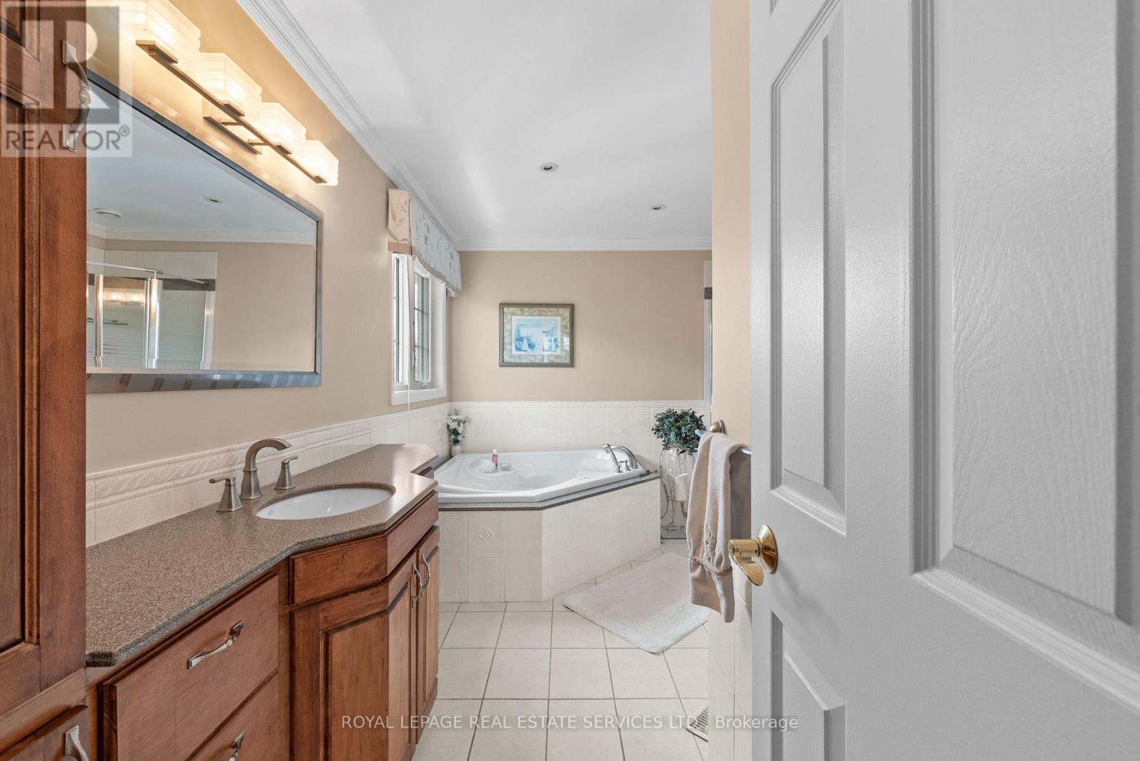 1150 Creekside Drive, Oakville, Ontario  L6H 4Z4 - Photo 28 - W12819488