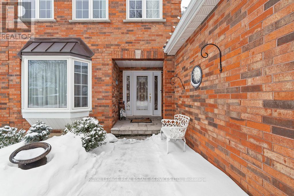 1150 Creekside Drive, Oakville, Ontario  L6H 4Z4 - Photo 4 - W12819488