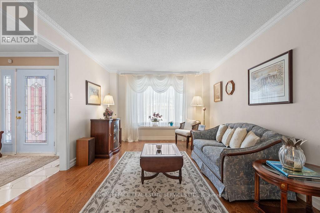 1150 Creekside Drive, Oakville, Ontario  L6H 4Z4 - Photo 6 - W12819488