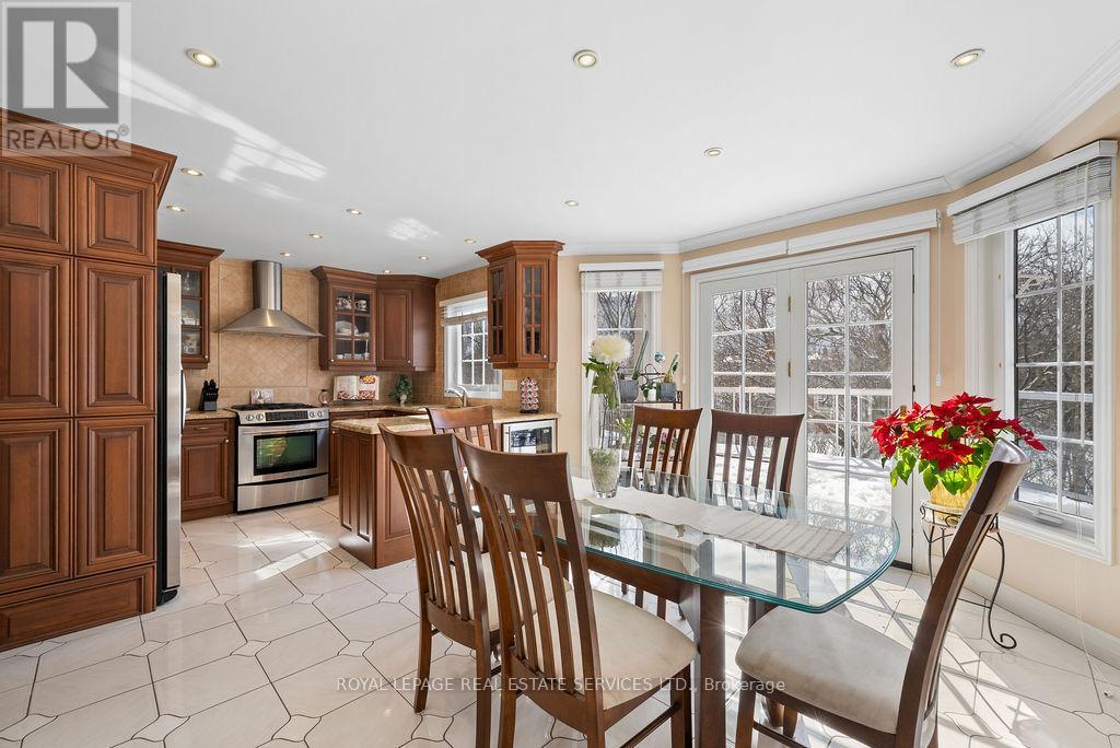 1150 Creekside Drive, Oakville, Ontario  L6H 4Z4 - Photo 9 - W12819488