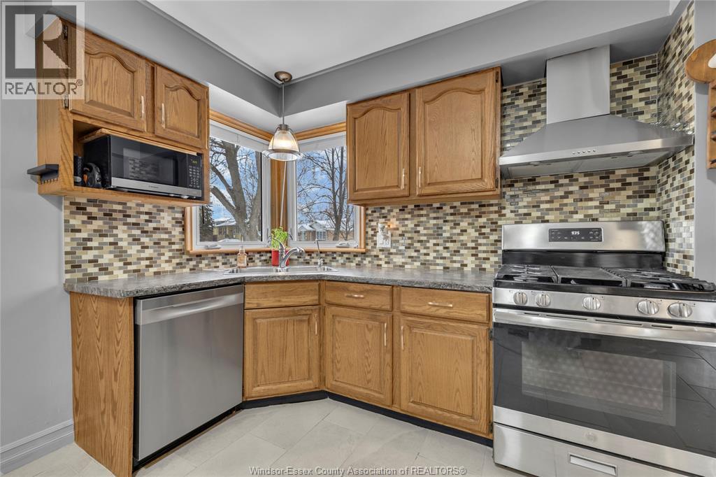 42 Grace, Leamington, Ontario N8H 1K9 - Photo 6 - 26003995