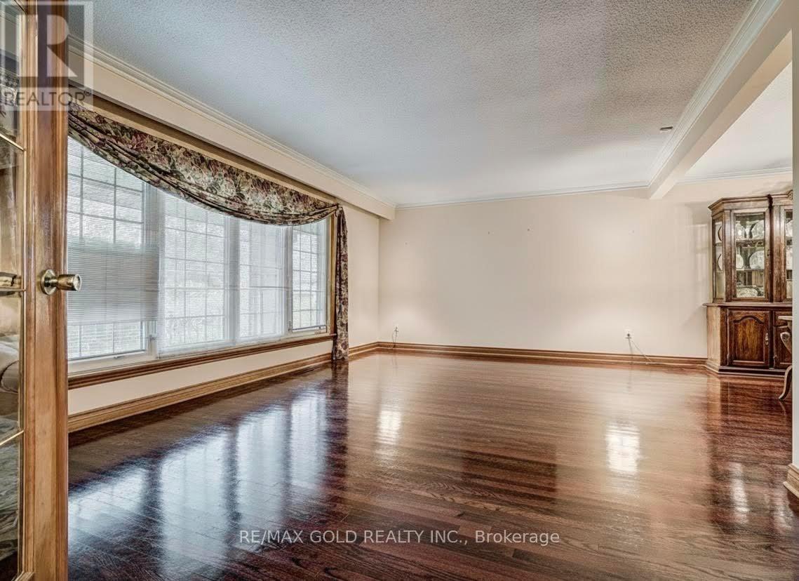 12 Kingsview Boulevard, Toronto, Ontario  M9R 1T6 - Photo 5 - W12816738