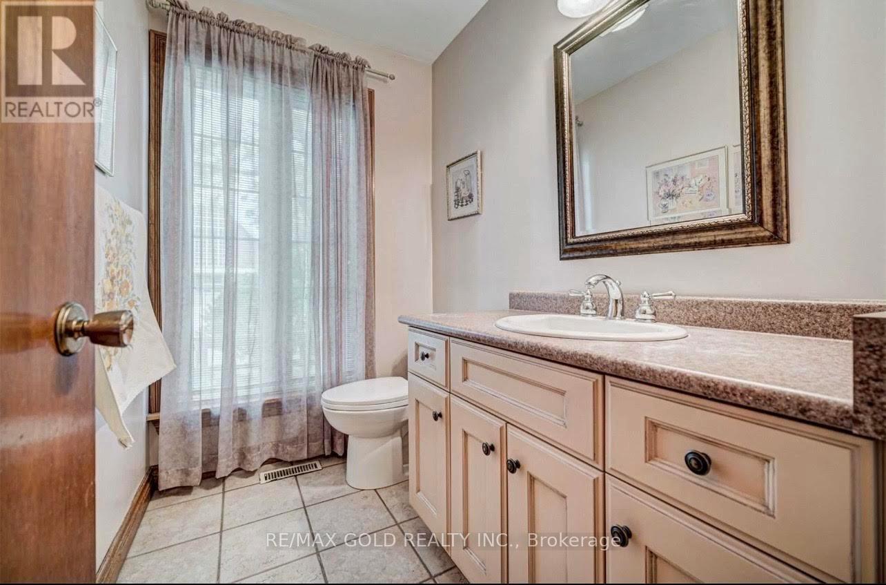 12 Kingsview Boulevard, Toronto, Ontario  M9R 1T6 - Photo 10 - W12816738