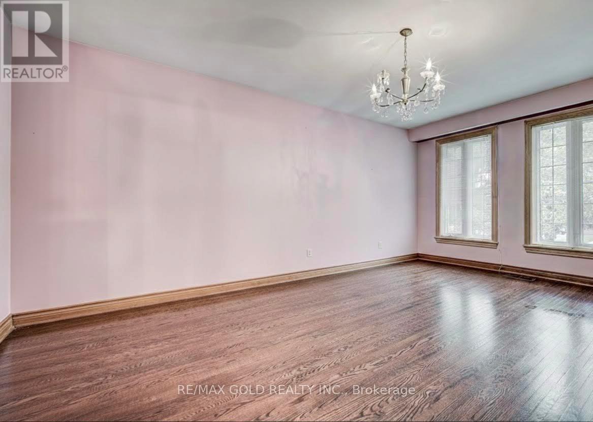 12 Kingsview Boulevard, Toronto, Ontario  M9R 1T6 - Photo 8 - W12816738