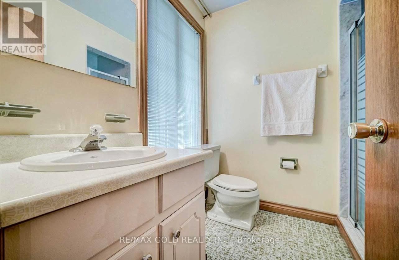 12 Kingsview Boulevard, Toronto, Ontario  M9R 1T6 - Photo 11 - W12816738