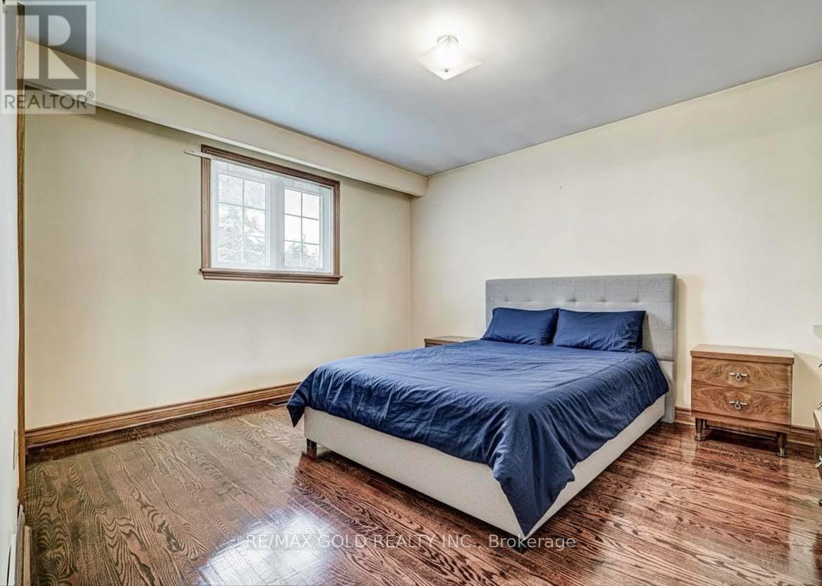 12 Kingsview Boulevard, Toronto, Ontario  M9R 1T6 - Photo 9 - W12816738