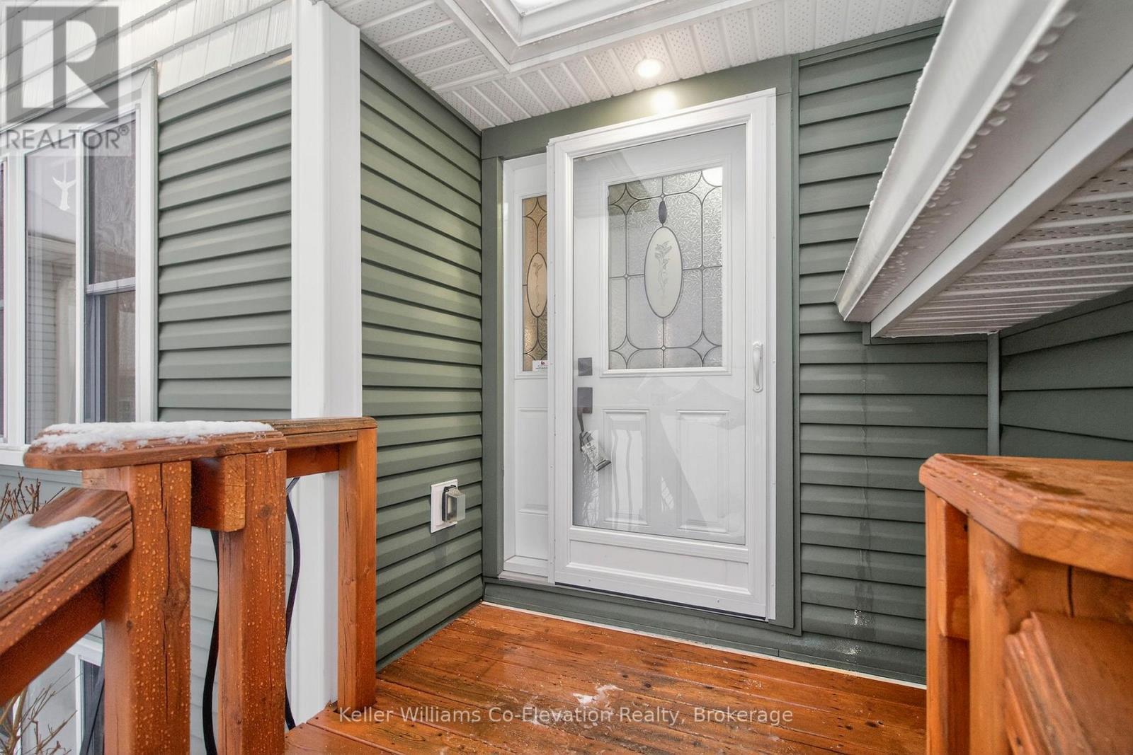 44 Byrnes Crescent, Penetanguishene, Ontario L9M 1V9 - Photo 2 - S12819594