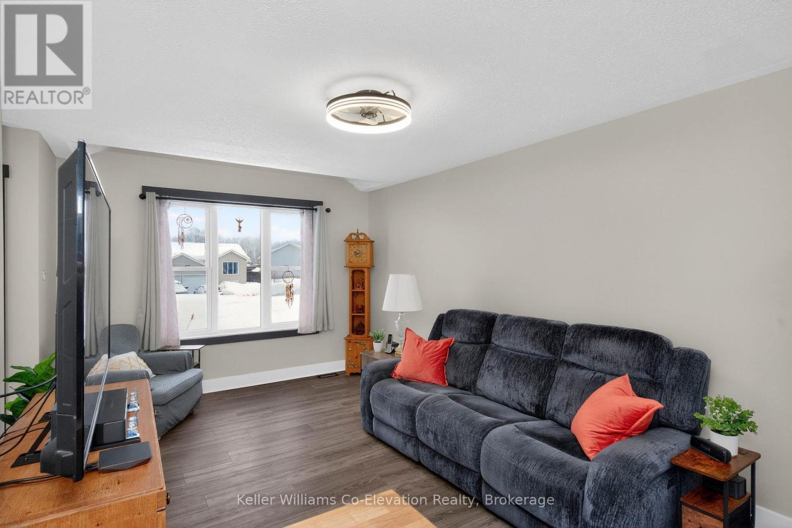 44 Byrnes Crescent, Penetanguishene, Ontario L9M 1V9 - Photo 4 - S12819594