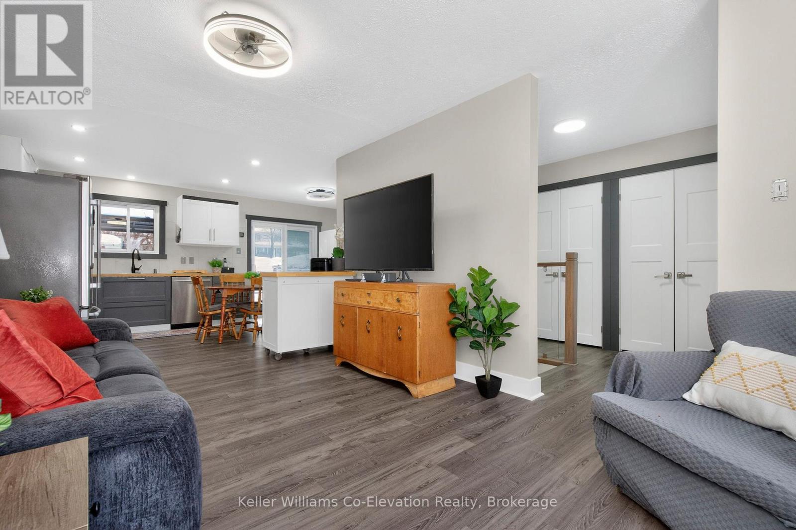 44 Byrnes Crescent, Penetanguishene, Ontario L9M 1V9 - Photo 5 - S12819594