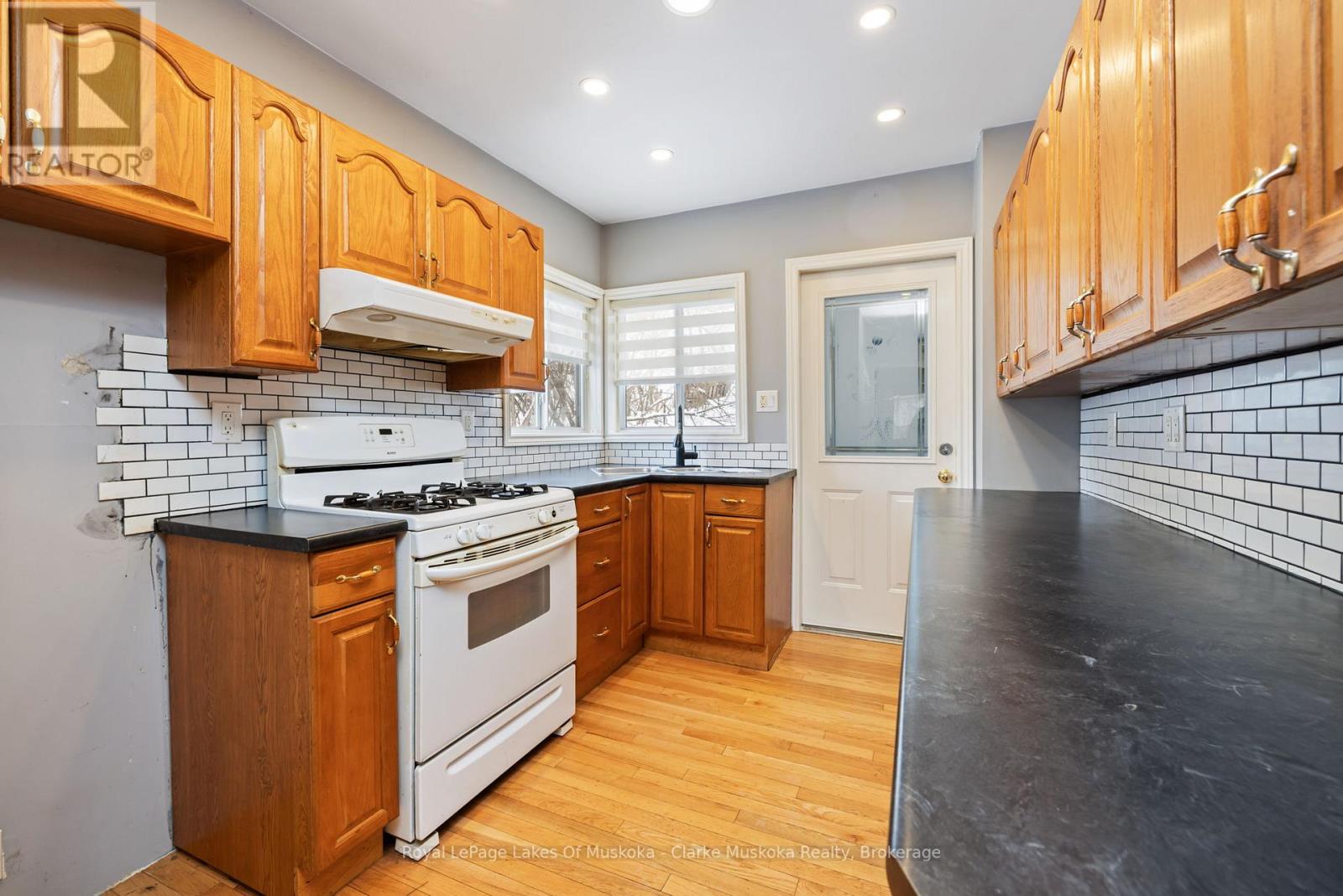 14 Glen Avenue, Parry Sound, Ontario  P2A 2B8 - Photo 15 - X12819532