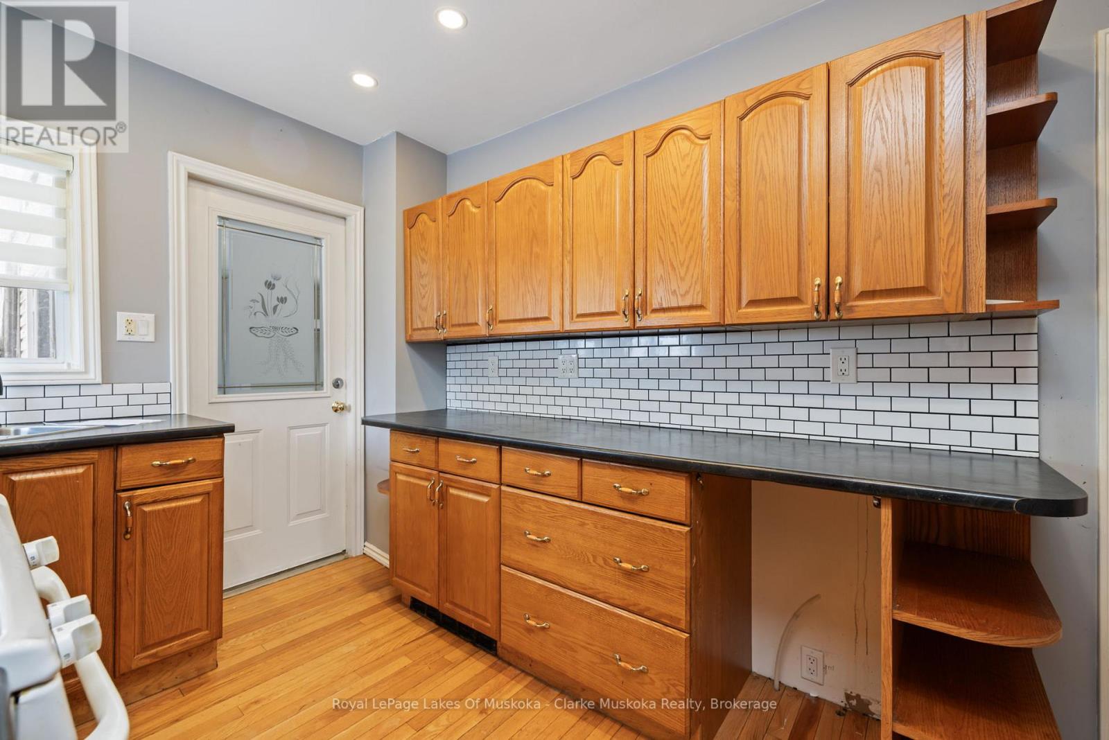 14 Glen Avenue, Parry Sound, Ontario  P2A 2B8 - Photo 16 - X12819532