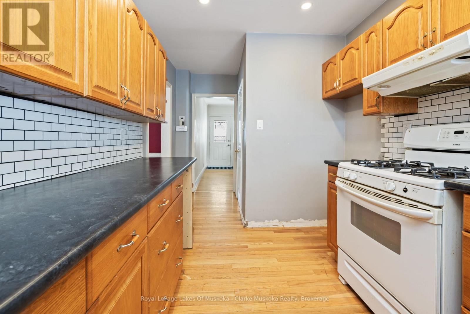 14 Glen Avenue, Parry Sound, Ontario  P2A 2B8 - Photo 17 - X12819532