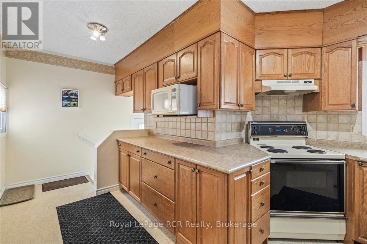 560 6th Avenue, Hanover, Ontario N4N 2G6 - Photo 11 - X12819714