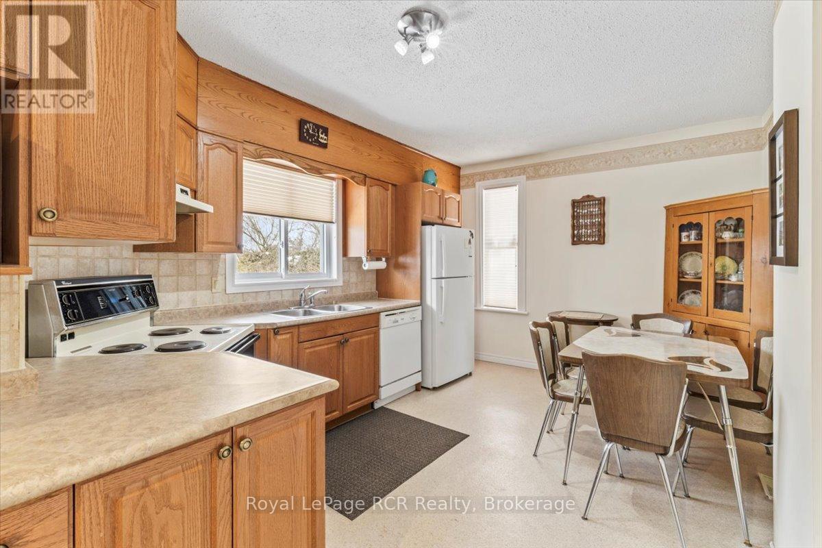 560 6th Avenue, Hanover, Ontario N4N 2G6 - Photo 12 - X12819714