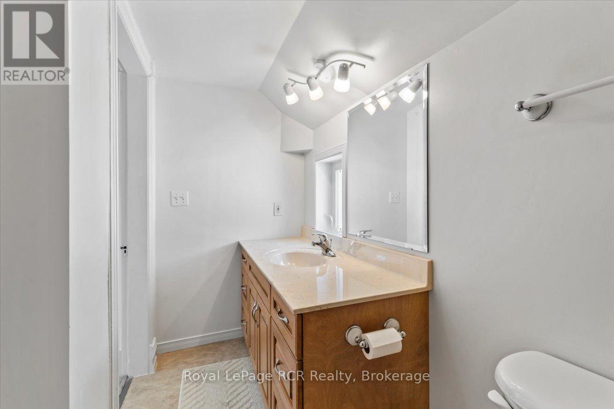 560 6th Avenue, Hanover, Ontario N4N 2G6 - Photo 13 - X12819714