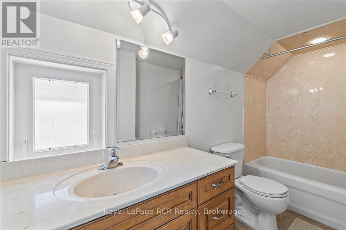 560 6th Avenue, Hanover, Ontario N4N 2G6 - Photo 14 - X12819714