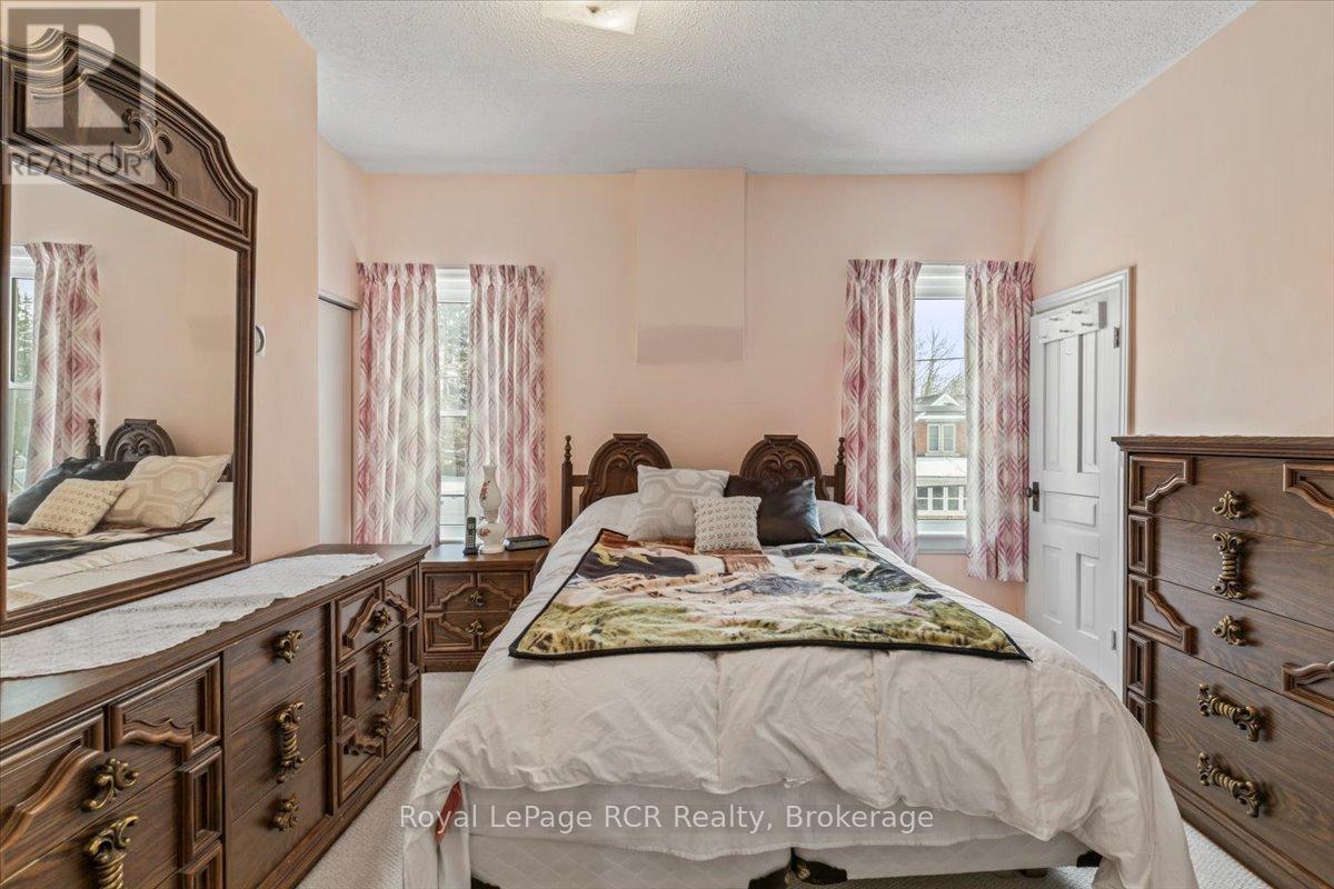 560 6th Avenue, Hanover, Ontario N4N 2G6 - Photo 15 - X12819714