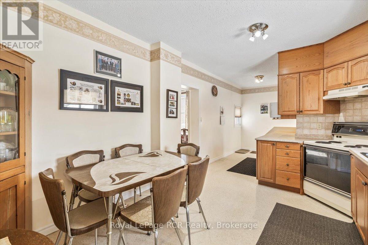 560 6th Avenue, Hanover, Ontario N4N 2G6 - Photo 9 - X12819714