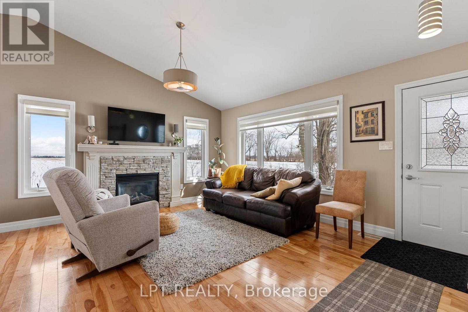 8336 Burwell Road, Lambton Shores, Ontario  N0M 1T0 - Photo 10 - X12819588