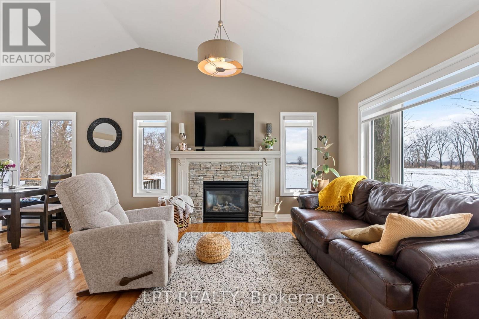 8336 Burwell Road, Lambton Shores, Ontario  N0M 1T0 - Photo 11 - X12819588