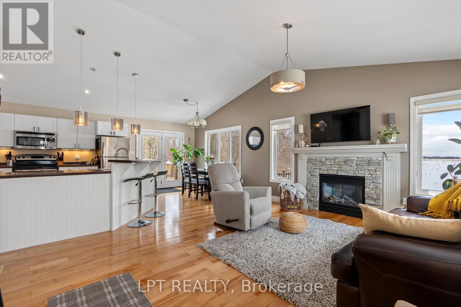 8336 Burwell Road, Lambton Shores, Ontario  N0M 1T0 - Photo 12 - X12819588