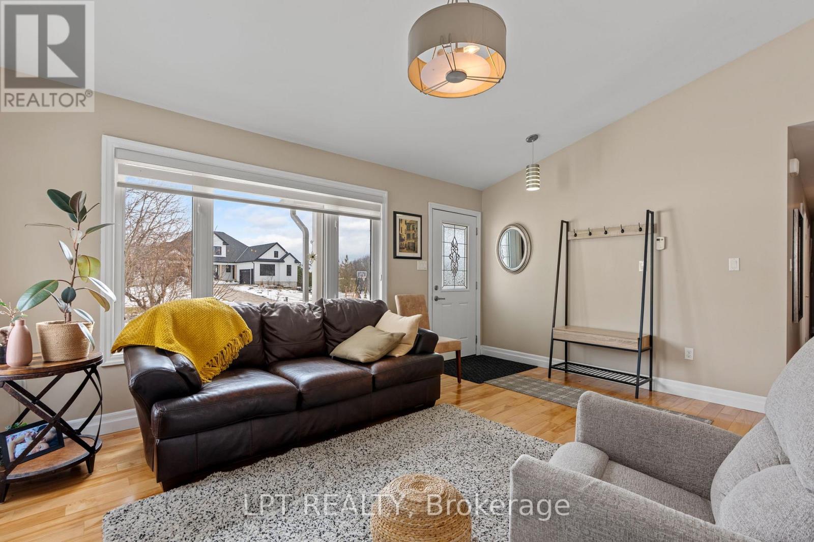 8336 Burwell Road, Lambton Shores, Ontario  N0M 1T0 - Photo 13 - X12819588