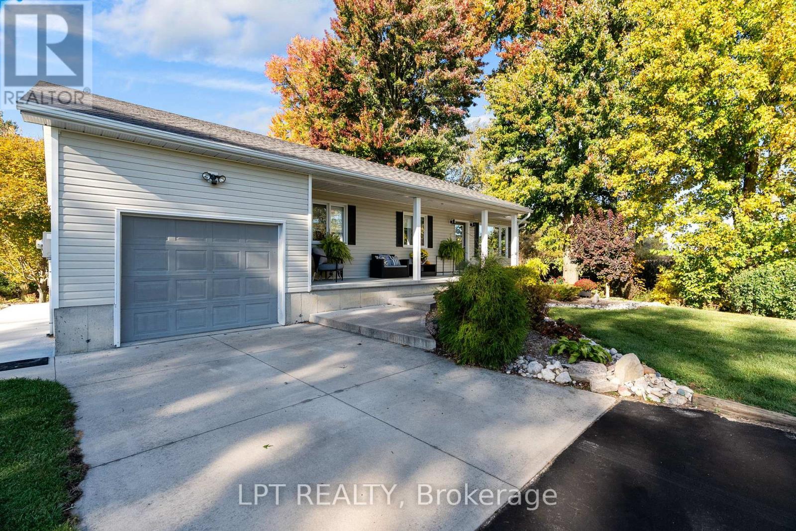 8336 Burwell Road, Lambton Shores, Ontario  N0M 1T0 - Photo 3 - X12819588