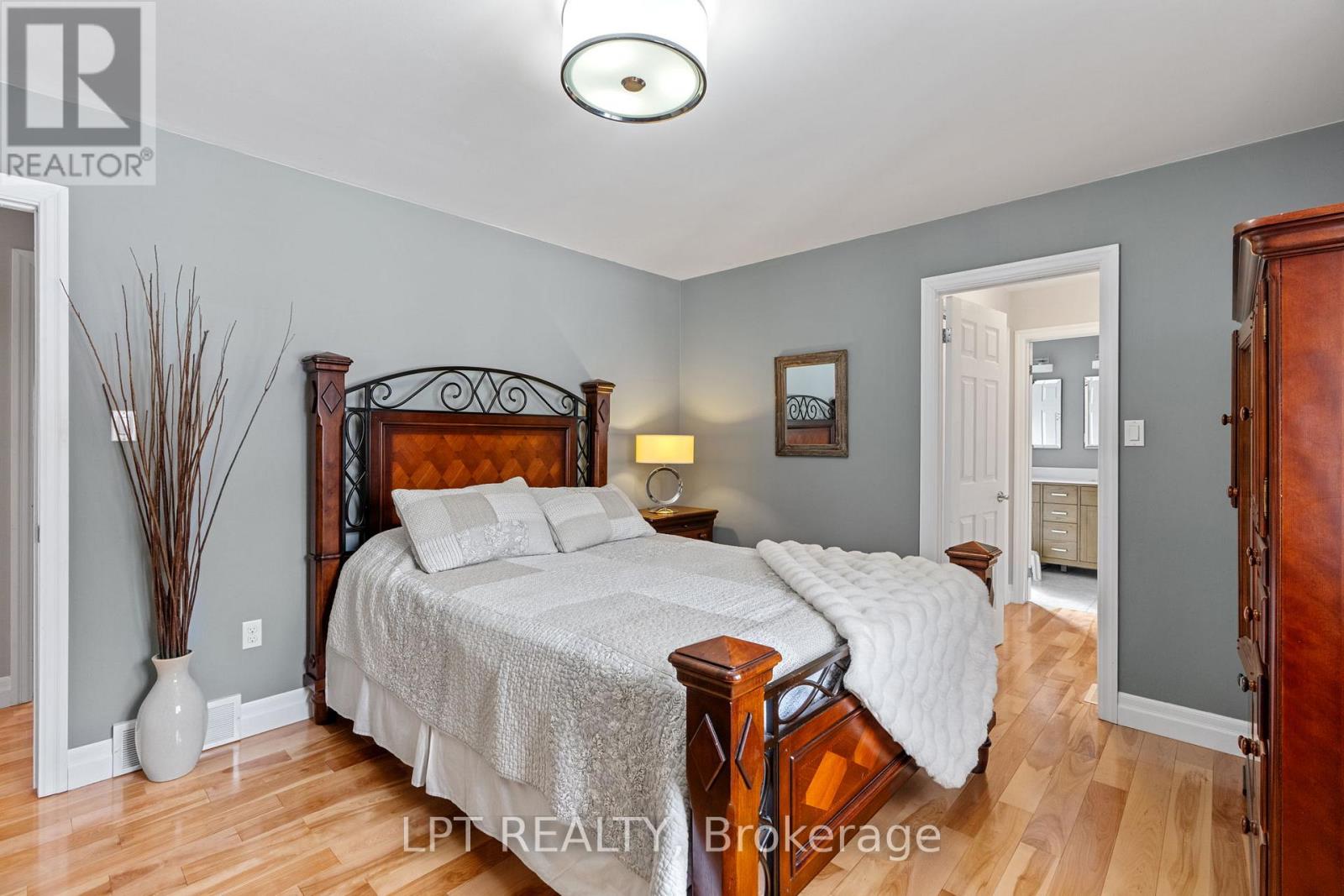 8336 Burwell Road, Lambton Shores, Ontario  N0M 1T0 - Photo 30 - X12819588