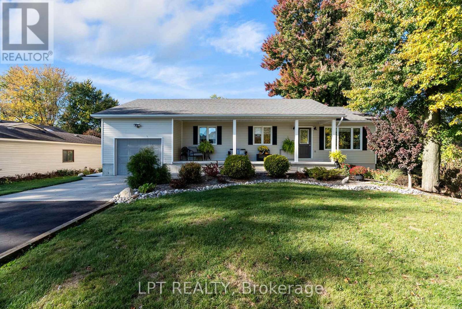 8336 Burwell Road, Lambton Shores, Ontario  N0M 1T0 - Photo 4 - X12819588