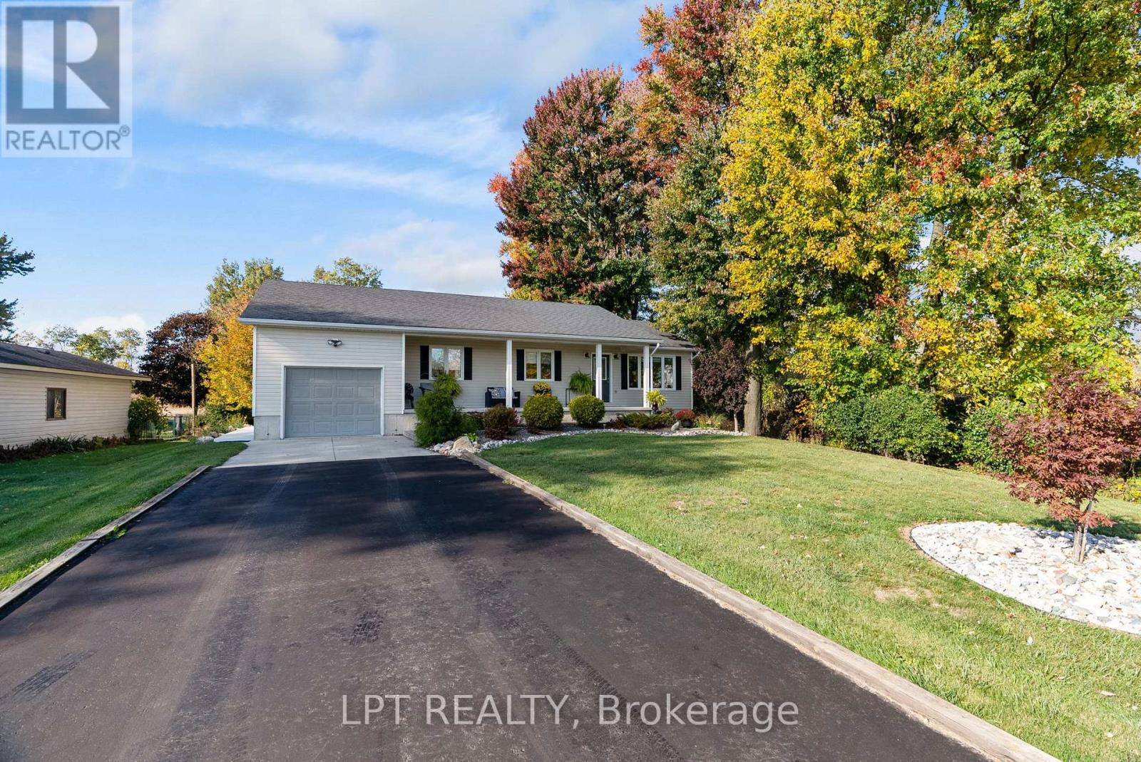 8336 Burwell Road, Lambton Shores, Ontario  N0M 1T0 - Photo 5 - X12819588