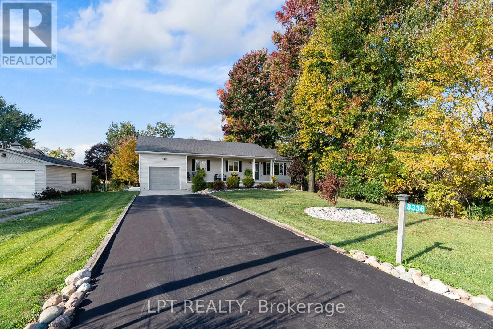 8336 Burwell Road, Lambton Shores, Ontario  N0M 1T0 - Photo 6 - X12819588