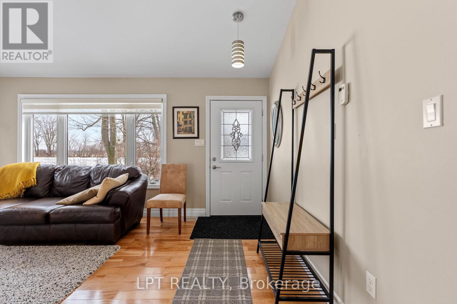 8336 Burwell Road, Lambton Shores, Ontario  N0M 1T0 - Photo 9 - X12819588