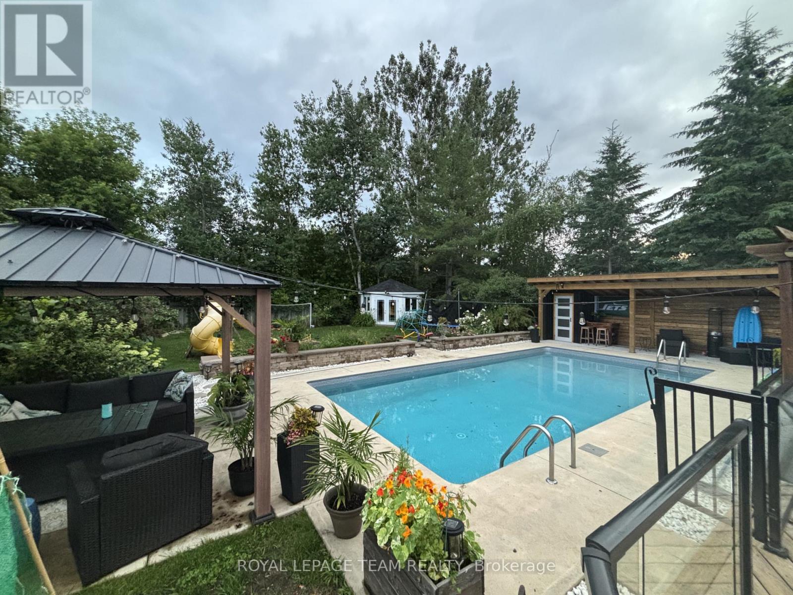 6 Stroughton Crescent, Ottawa, Ontario  K0A 3P0 - Photo 2 - X12819550