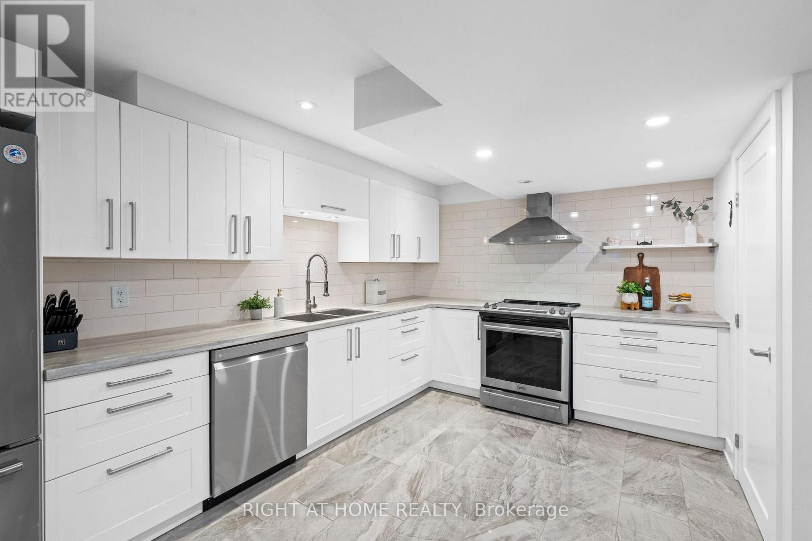 424 Golden Springs Drive, Ottawa, Ontario  K4M 0B9 - Photo 39 - X12819598