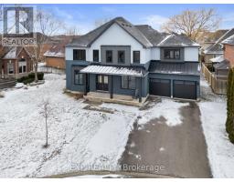 12 DELROSA WAY, Hamilton, Ontario