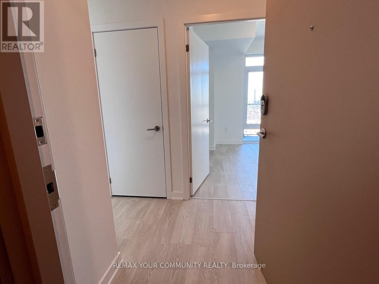 1808 - 1 Quarrington Lane, Toronto (Banbury-Don Mills), Ontario  M3C 0S4 - Photo 2 - C12818074