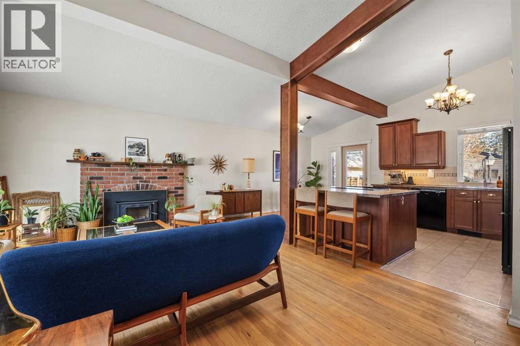 2720 45 Street Sw, Calgary, Alberta  T3E 3T4 - Photo 2 - A2286915