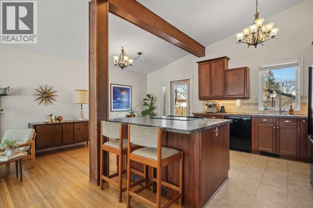 2720 45 Street Sw, Calgary, Alberta  T3E 3T4 - Photo 3 - A2286915