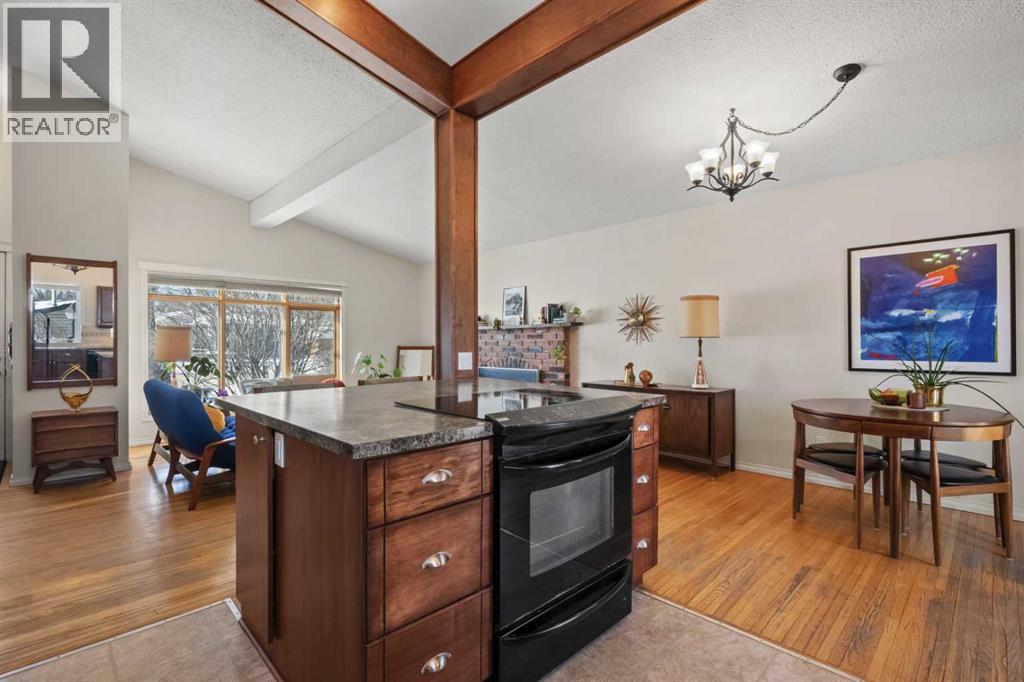 2720 45 Street Sw, Calgary, Alberta  T3E 3T4 - Photo 5 - A2286915