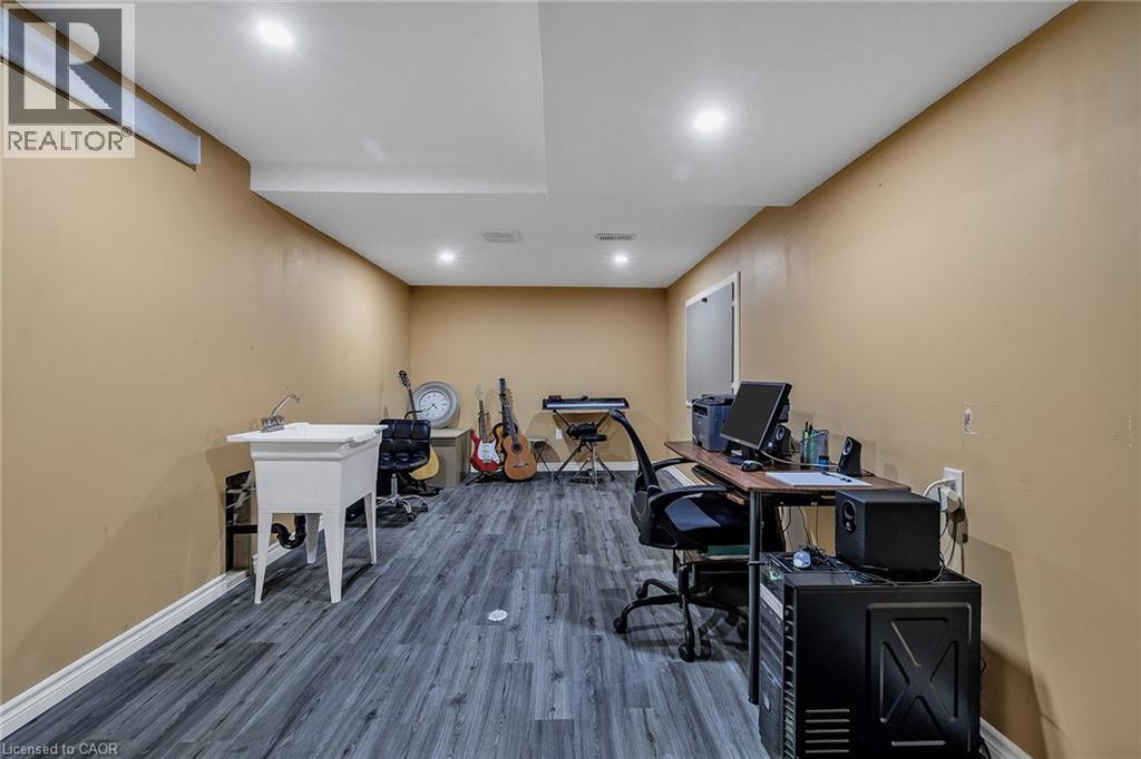 297 Thomas Slee Drive, Kitchener, Ontario  N2P 0B7 - Photo 35 - 40807633