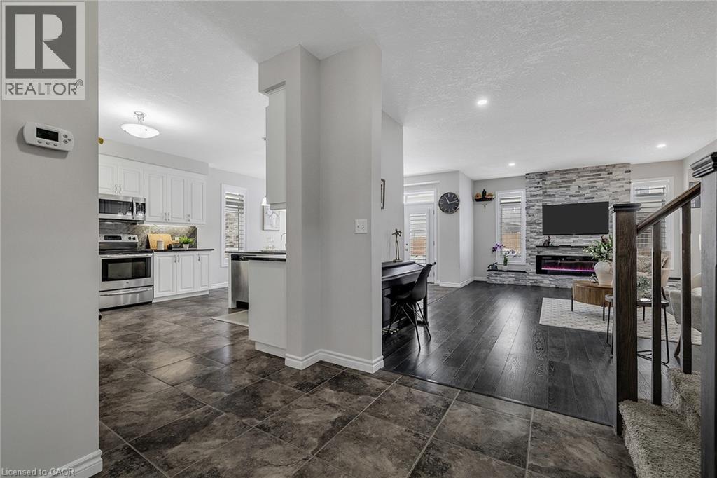 297 Thomas Slee Drive, Kitchener, Ontario  N2P 0B7 - Photo 5 - 40807633