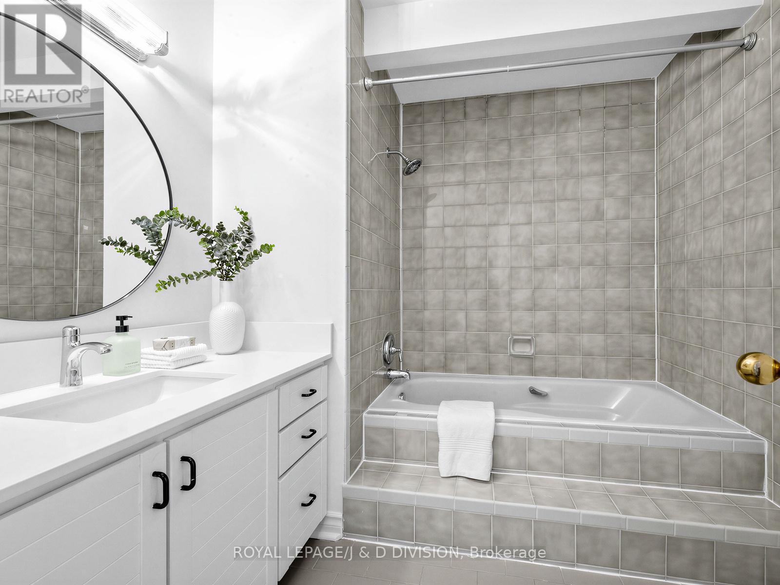 47 Soho Square, Toronto, Ontario  M5T 2Z2 - Photo 14 - C12819512