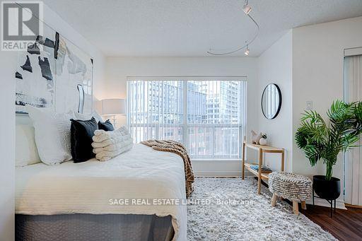 819 - 600 Queens Quay W, Toronto, Ontario M5V 3M3 - Photo 2 - C12819526