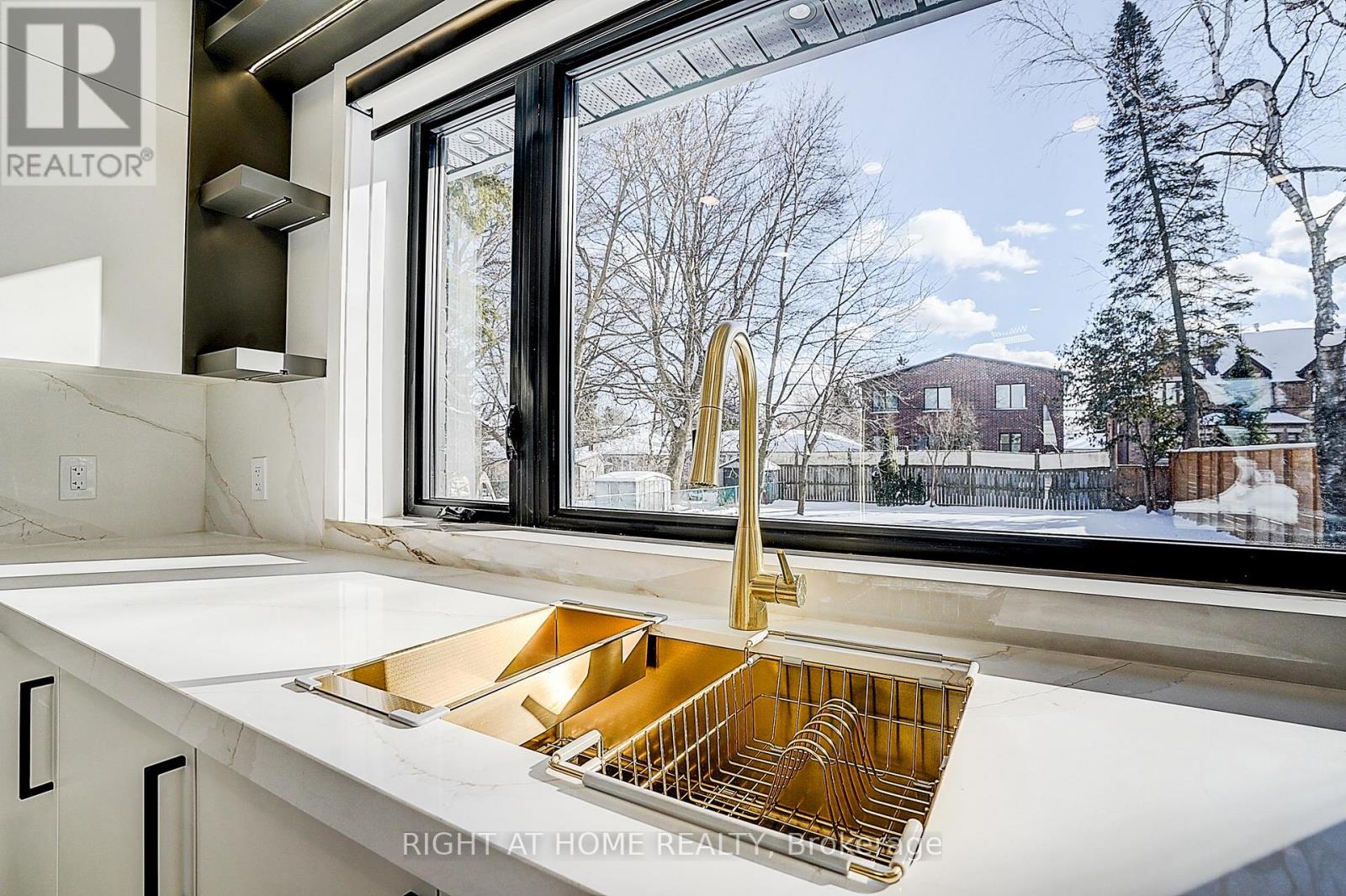 215 Churchill Avenue, Toronto (Willowdale West), Ontario  M2R 1E2 - Photo 9 - C12819638